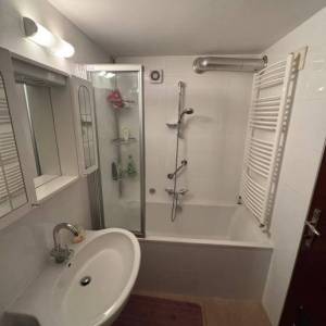 Zagreb-Prečko, 2-sobni stan s loggiom, 68m2, blizina svih sadržaja