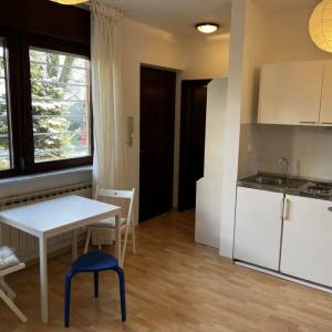 Zagreb-Prekrižje, garsonijera 25m2 u prizemlju kuće, zaseban ulaz