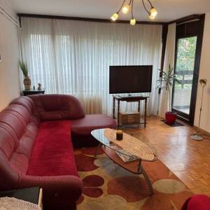 Zagreb-Vrbani,3-sobni stan na 2.katu zgrade s liftom, odlična lokacija