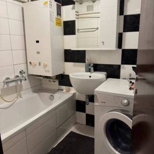 Zagreb-Vrbani,3-sobni stan na 2.katu zgrade s liftom, odlična lokacija