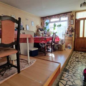 Zagreb-Vrhovec, dvojna kuća, 215m2 s  prostranom okućnicom i pogledom