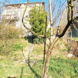 Zagreb-Vrhovec, stan-dvojna kuća, 215m2 s  prostranom okućnicom i pogledom