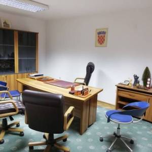 Zakup: Vlaška-Iblerov trg, 4-sob. poslovni prostor, 120m2, 4.kat, lift