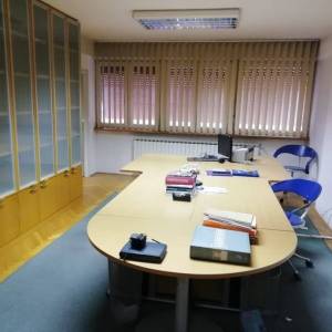 Zakup: Vlaška-Iblerov trg, 4-sob. poslovni prostor, 120m2, 4.kat, lift