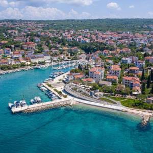 Zemljište u Malinskoj s građevinskom dozvolom za apartmane!