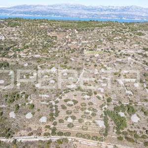 Zemljište u unutrašnjosti otoka Brača, 4112 m2, Donji Humac