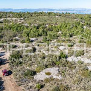 Zemljište u unutrašnjosti otoka Brača, 4112 m2, Donji Humac