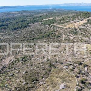 Zemljište u unutrašnjosti otoka Brača, 4112 m2, Donji Humac