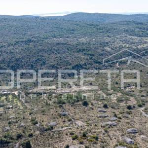 Zemljište u unutrašnjosti otoka Brača, 4112 m2, Donji Humac