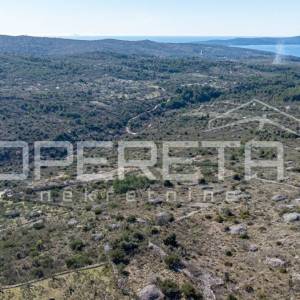 Zemljište u unutrašnjosti otoka Brača, 4112 m2, Donji Humac