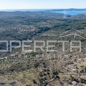 Zemljište u unutrašnjosti otoka Brača, 4112 m2, Donji Humac