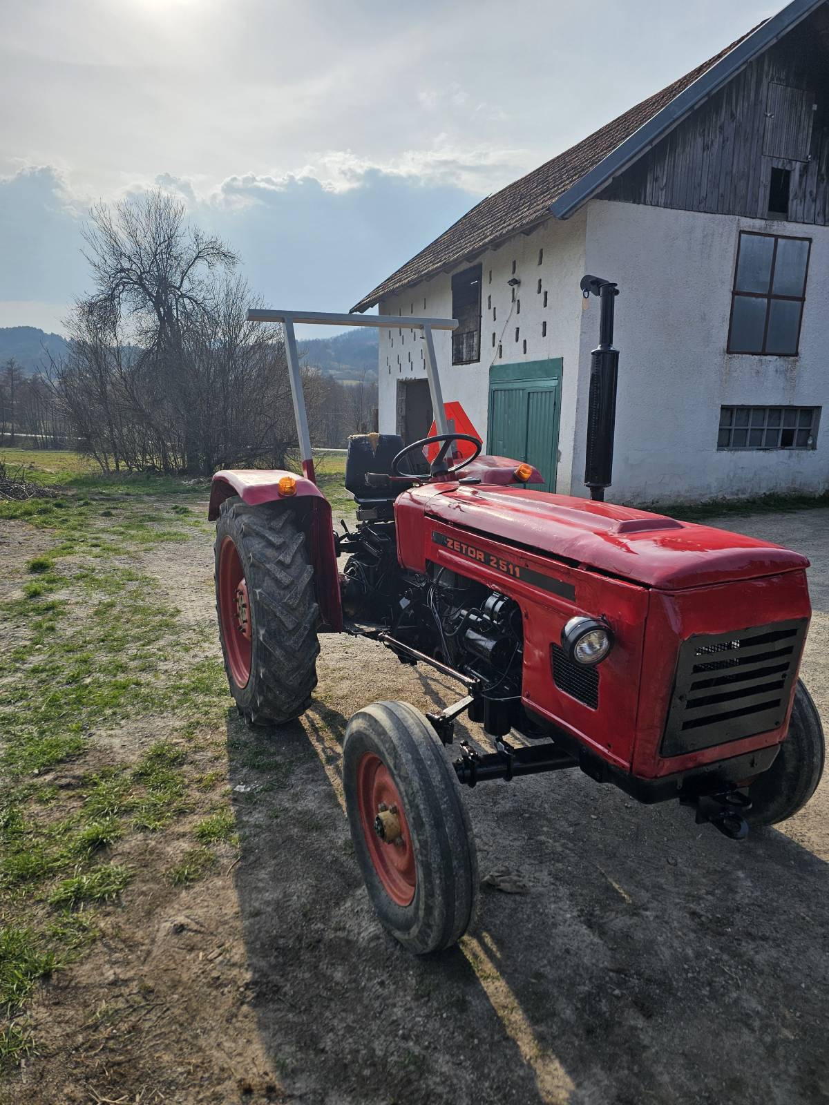 Zetor 2511 ima papire