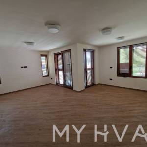 Zgrada sa stanovima u Vitarnji