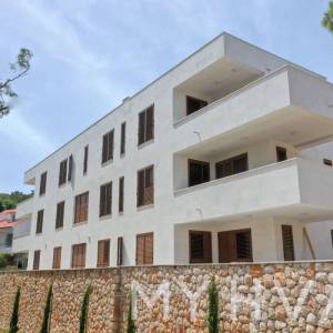 Zgrada sa stanovima u Vitarnji