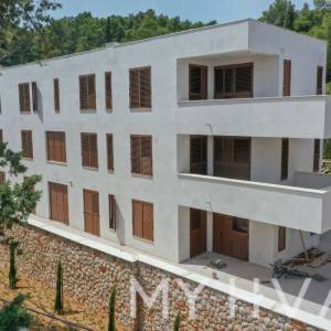 Zgrada sa stanovima u Vitarnji