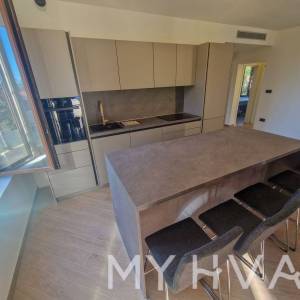 Zgrada sa stanovima u Vitarnji