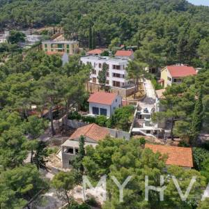 Zgrada sa stanovima u Vitarnji