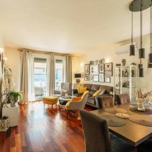 Žnjan, moderno uređen trosoban stan 101 m² s garažom