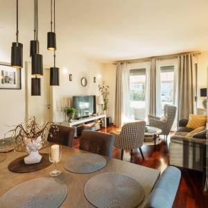 Žnjan, moderno uređen trosoban stan 101 m² s garažom