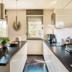 Žnjan, moderno uređen trosoban stan 101 m² s garažom