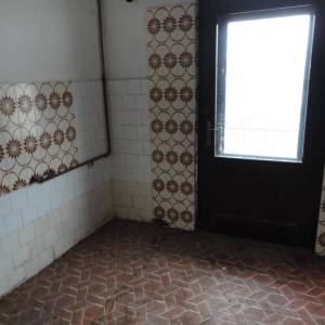 3S stan s balkonom i loggiom za renovaciju, 70m2, ulica Pavla Šubića