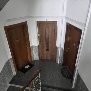 3S stan s balkonom i loggiom za renovaciju, 70m2, ulica Pavla Šubića