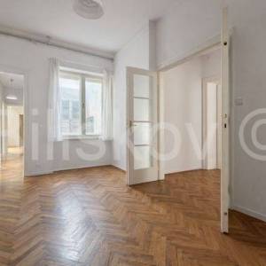 Prodaja,Črnomerec,četverosoban stan na 1.katu zgrade