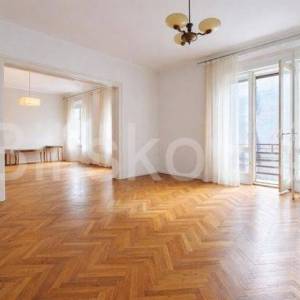 Prodaja,Črnomerec,četverosoban stan na 1.katu zgrade