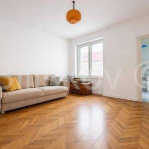 Prodaja,Črnomerec,četverosoban stan na 1.katu zgrade