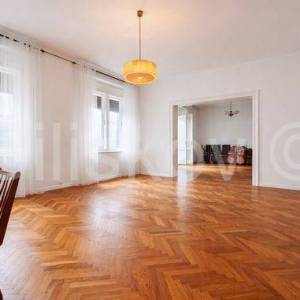 Prodaja,Črnomerec,četverosoban stan na 1.katu zgrade