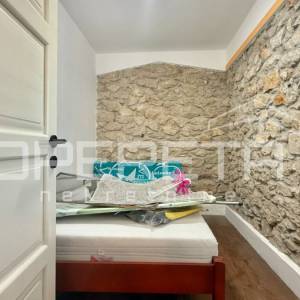 Apartman s jednom spavaćom sobom i velikom terasom, 48 m², Vrsi