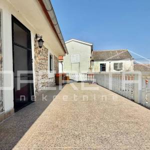 Apartman s jednom spavaćom sobom i velikom terasom, 48 m², Vrsi