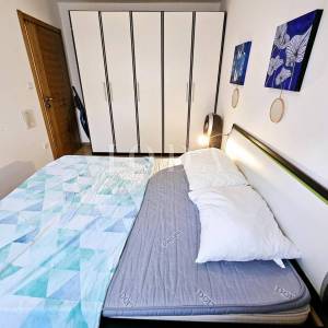 Apartman s okućnicom, blizu centra i mora - Malinska  