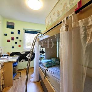 Apartman s okućnicom, blizu centra i mora - Malinska  