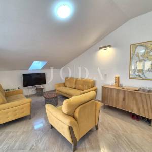 Apartman s otvorenim pogledom na more i okućnicom!