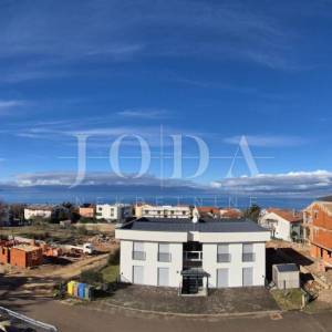 Apartman s otvorenim pogledom na more i okućnicom!