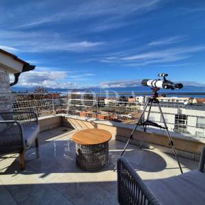 Apartman s otvorenim pogledom na more i okućnicom!