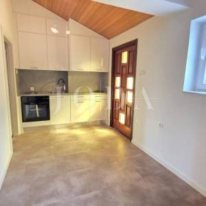 Apartman u Selcu na prodaju, odlična lokacija i pogled na more