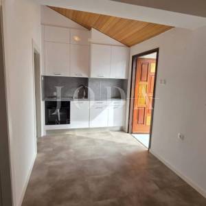 Apartman u Selcu na prodaju, odlična lokacija i pogled na more