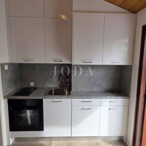 Apartman u Selcu na prodaju, odlična lokacija i pogled na more