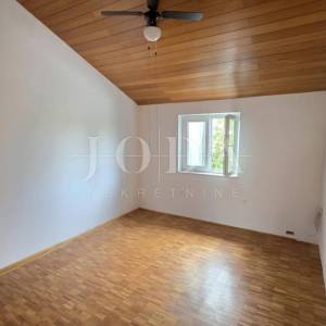 Apartman u Selcu na prodaju, odlična lokacija i pogled na more