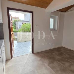 Apartman u Selcu na prodaju, odlična lokacija i pogled na more