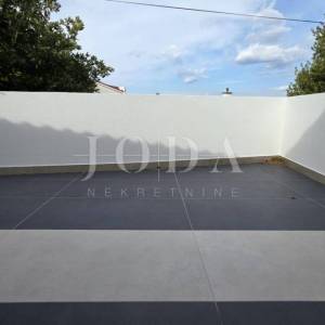 Apartman u Selcu na prodaju, odlična lokacija i pogled na more