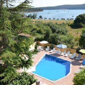 Apartmanski objekt s bazenom na odličnoj lokaciji, s pogledom na more u Medulinu