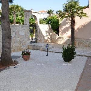 Apartmanski objekt s bazenom na odličnoj lokaciji, s pogledom na more u Medulinu