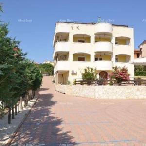 Apartmanski objekt s bazenom na odličnoj lokaciji, s pogledom na more u Medulinu