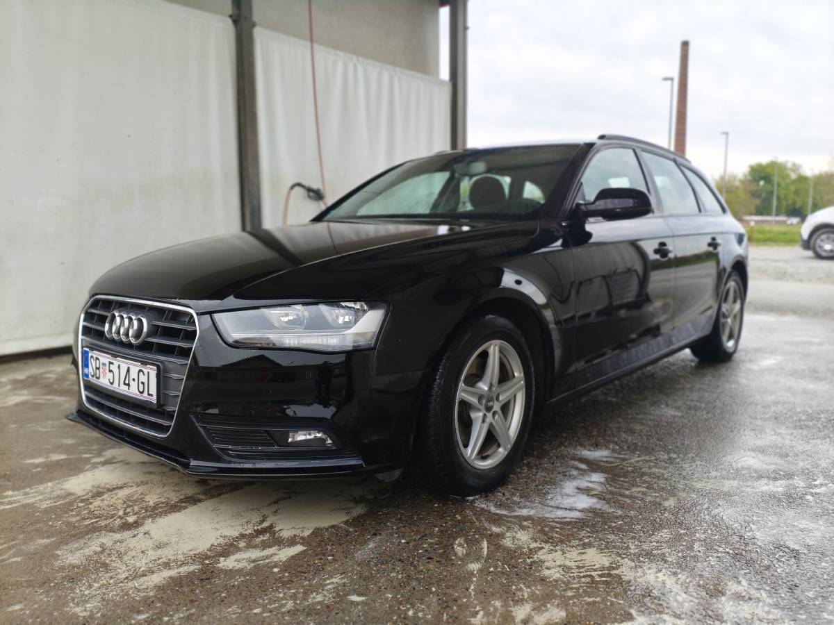 Audi A4 Avant 2,0 TDI Veliki servis.reg:7/26 tempomat,el.gepek..