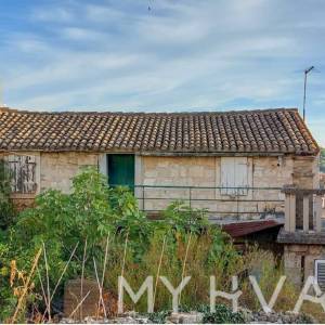 Autentična kamena kuća na otoku Visu