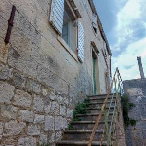 Autentična kamena kuća na otoku Visu