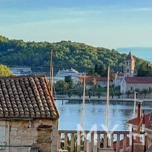 Autentična kamena kuća na otoku Visu